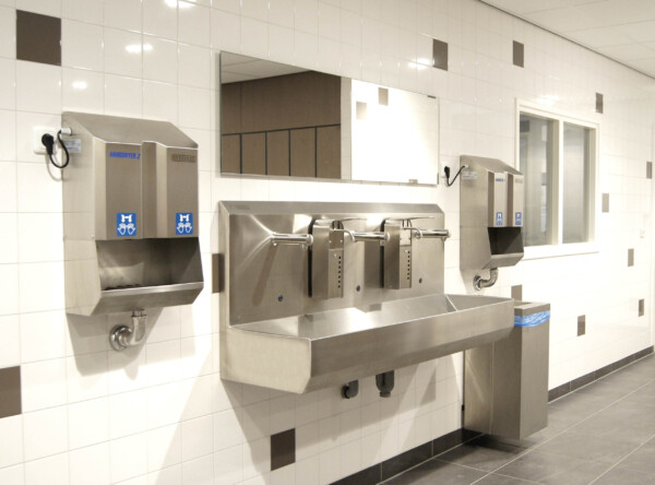 RVS handwasbak met handdrogers en spiegels