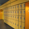 Oranje volkern kluisjes voor garderobe met 4 vakken hoog en elektronisch pincodeslot