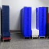 RVS rollies met stapels viskisten